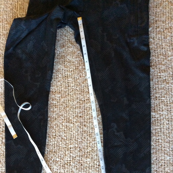 NEW Ladies 7/8 Reebok Leggings | Size Medium | Black and Grey Logo | 2 Pockets - Picture 12 of 14